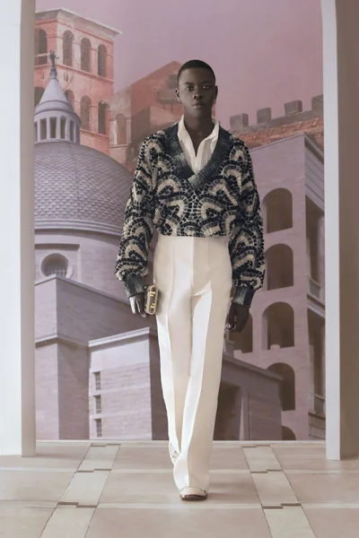 Look 8